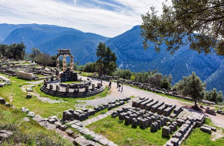 5-Day Greece Tour: Athens, Delphi & Saronic Islands