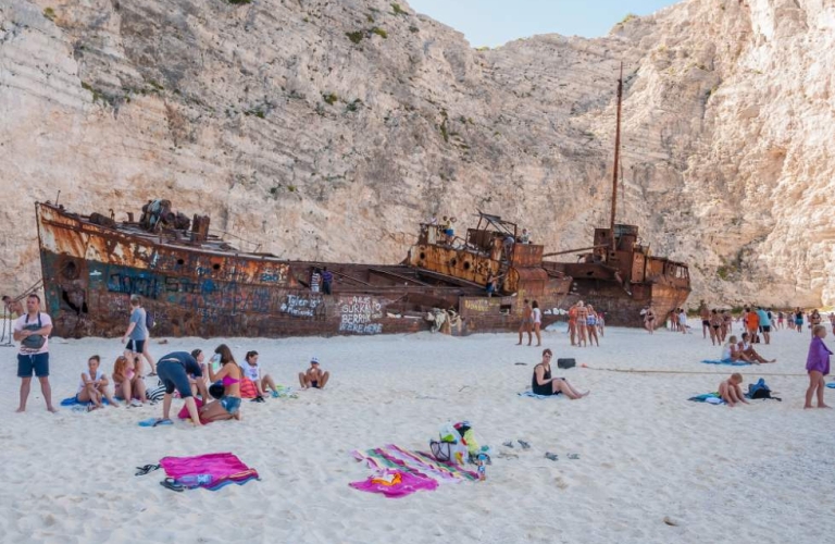 14-Day Turkey & Greece Itinerary: Istanbul, Zakynthos, Santorini